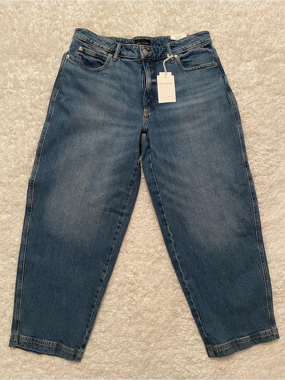 Women’s Free Assembly Mid Rise Wide Hem Barrel Jeans size 12 NWT
